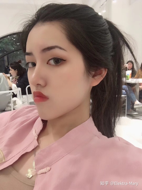 什么长相的女生会显得凶