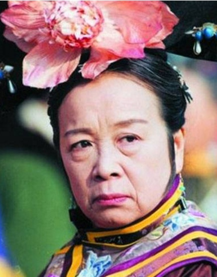 ",里面提到了她,她出演了挨千刀不过分的容嬷嬷后,在现实中遭遇了出个