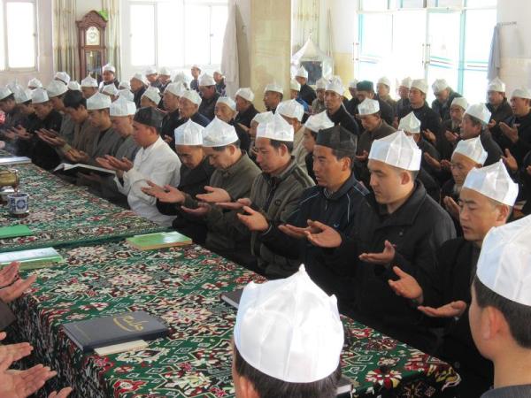 此外,中国的苏菲派别哲合忍耶有自己独特的六角帽,这是其他任何派别