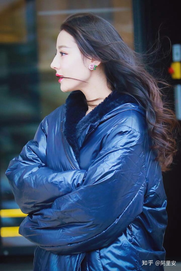 这种仰视视角也没有压力啊!