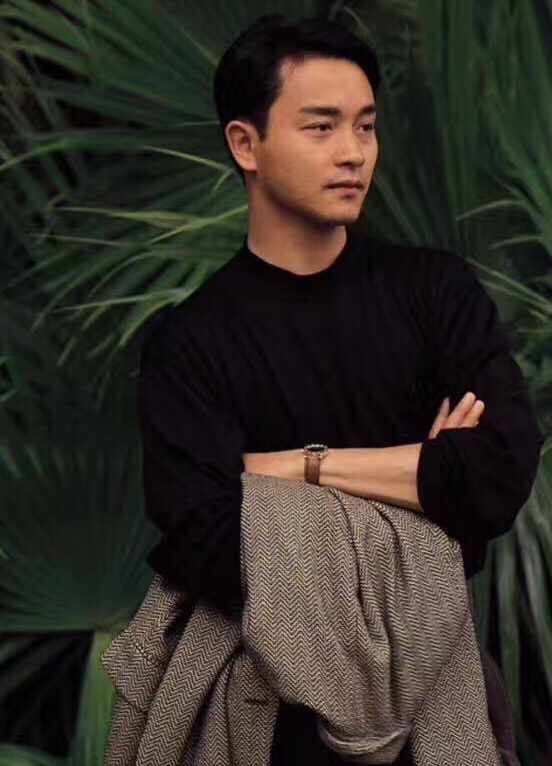 你心中张国荣好看的衣服前三名