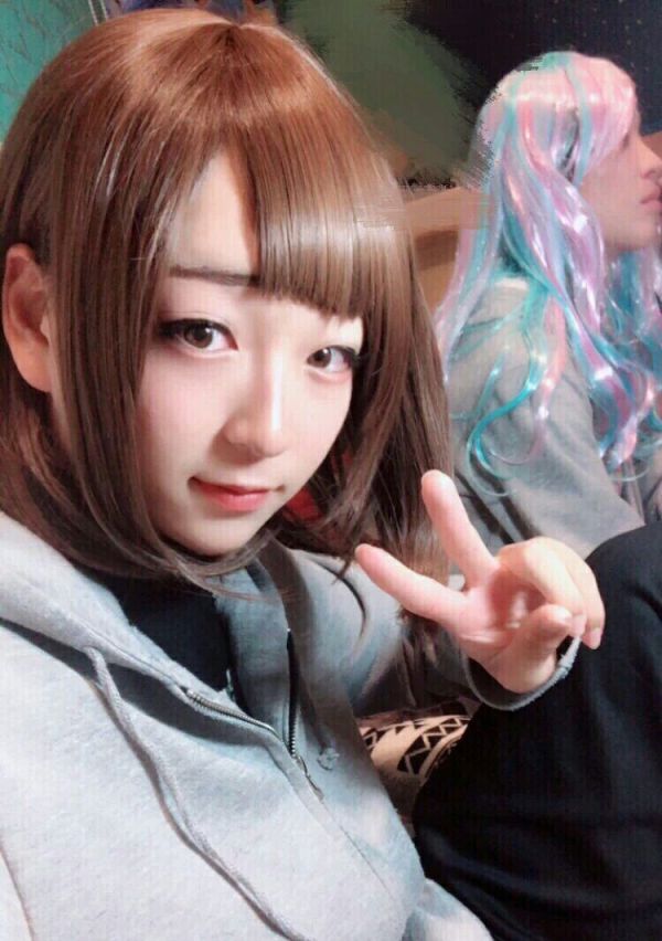 如何评价11区17岁女装大佬被基友要求交往