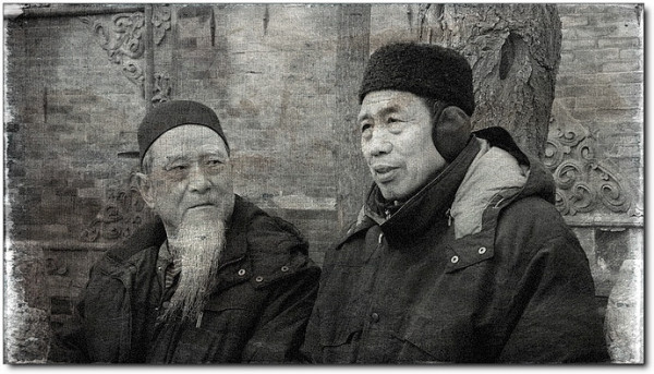 69 期权论坛 69 工作 【哲合忍耶派的六角帽】  再者,回族男性的