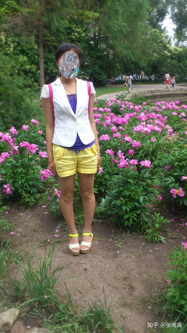 你认为有哪些女生自认为好看其实很土的搭配?