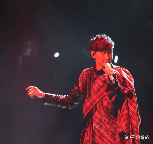 如何评价林俊杰在2018mama颁奖典礼上的表现?