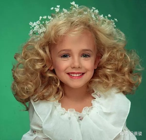 jonbenet ramsey(琼贝妮特·拉姆齐 )  尸体解剖显示jonbent的头腹乔