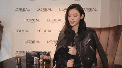 刘雯跟意大利的奢侈内衣品牌  la perla 再续前缘,奚梦瑶仍旧在帮维密